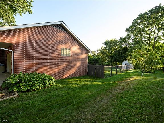 3rd image of 2984 Seikel Dr NE