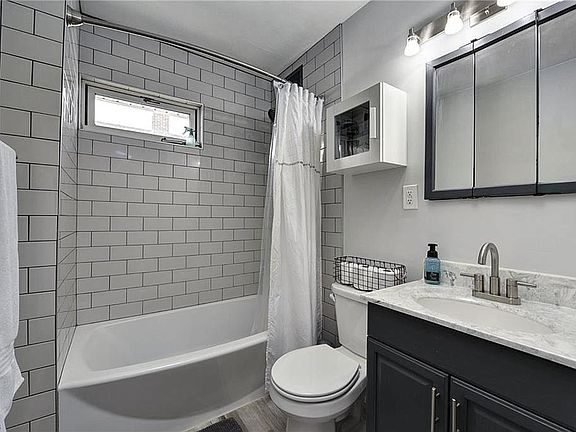 4th image of 13448 Clifton Blvd