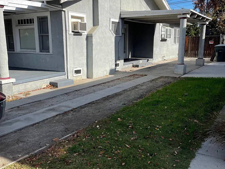 1342 N Van Ness Ave — Photo 13