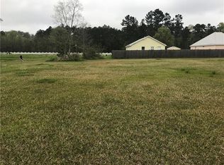 26327 Indian Run Dr, Springfield, LA 70462