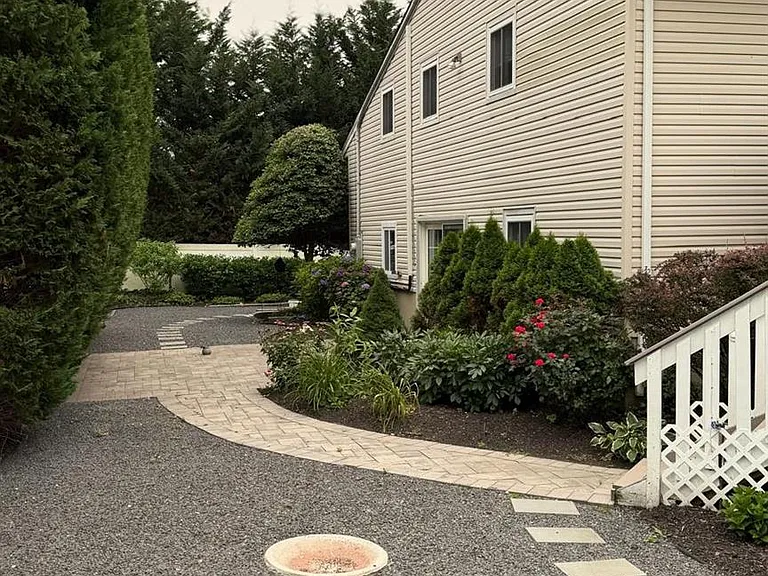 16 Brookside Dr — Photo 5