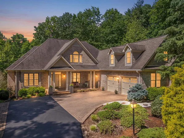 7395 Starlight Ln, Boones Mill, VA 24065