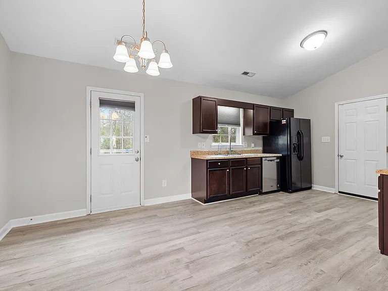 322 Reid Ct N — Photo 12
