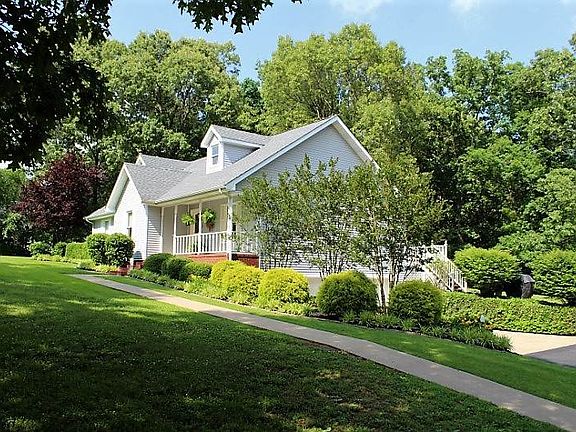4th image of 621 Green Oaks Ln