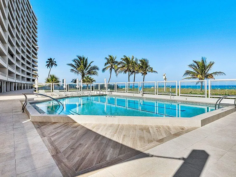 1500 S Ocean Blvd #303 — Photo 32