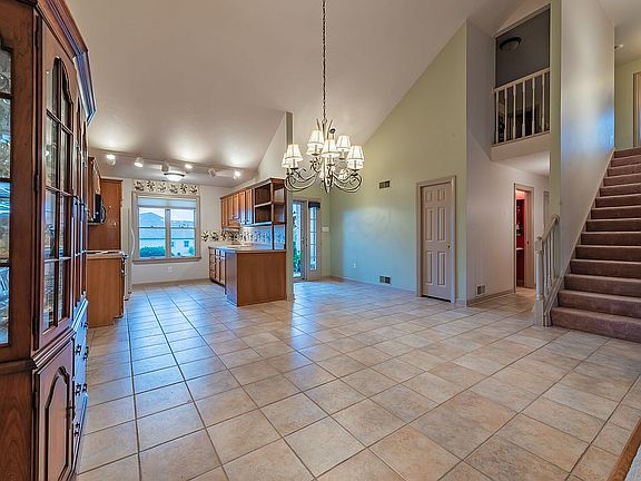2nd image of 220 Glacier Dr