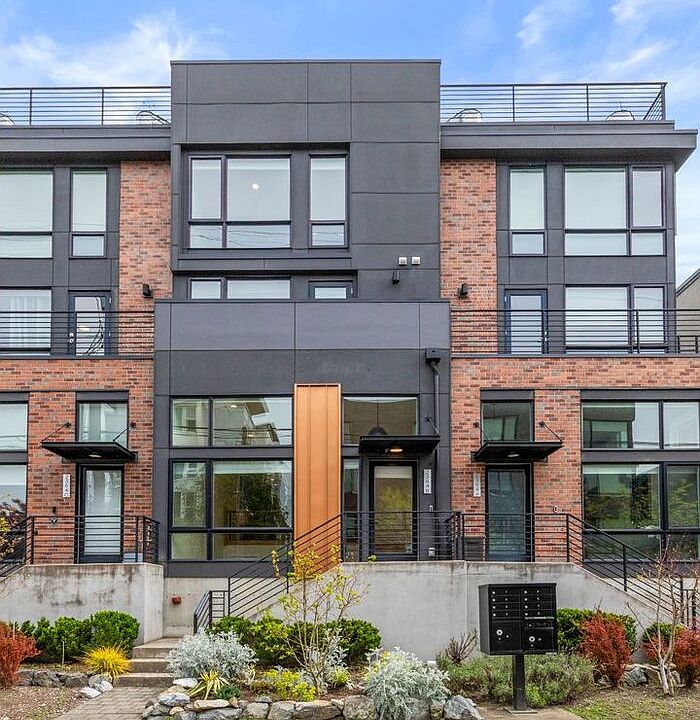 1st image of 2364 Franklin Ave E #B