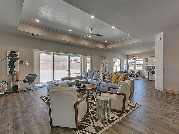 3rd image of 8369 Thom Blvd