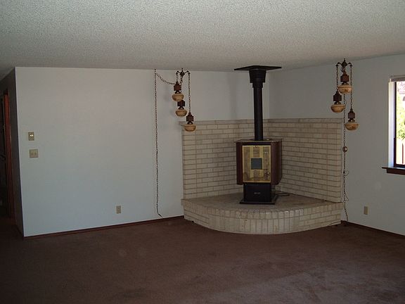 4th image of 207 N Gem St