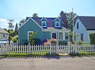 13 Cummings Rd, Newport, RI 02840