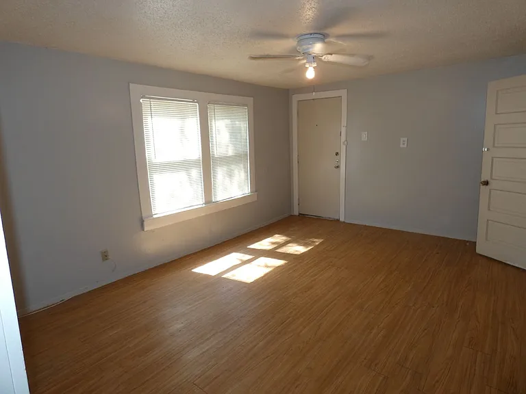 1241 Houston St — Photo 7