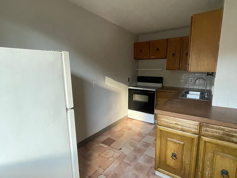 100 Artesian Dr — Photo 12