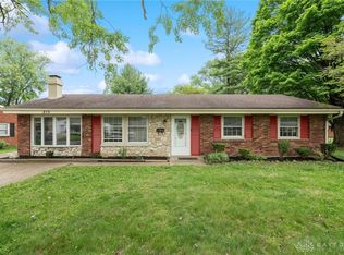215 Pinegrove Dr, Bellbrook, OH 45305