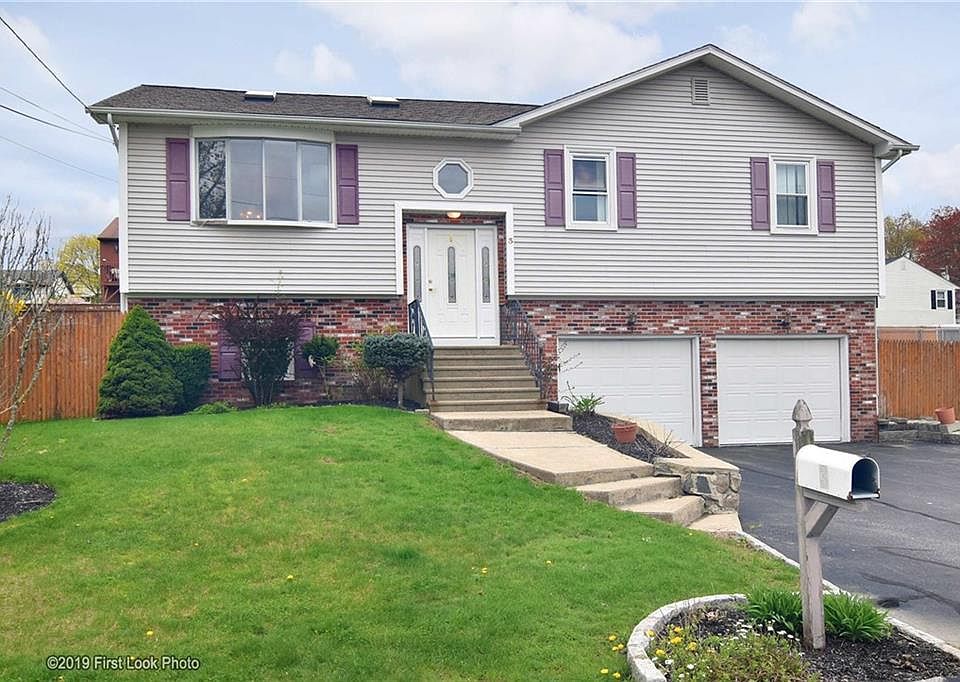 1st image of 3 Bartlett Dr