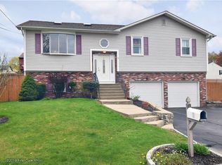 3 Bartlett Dr, Johnston, RI 02919