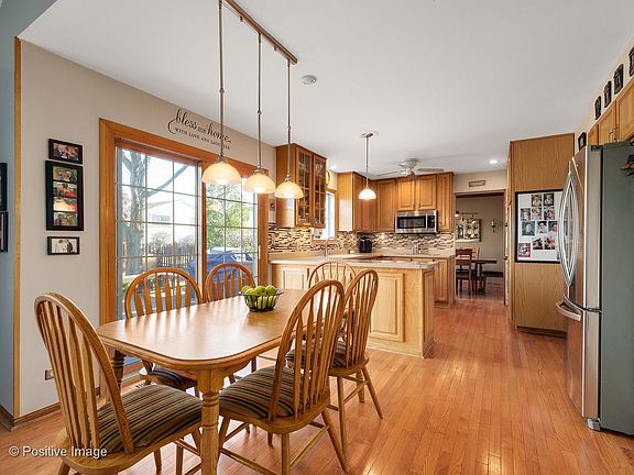 5th image of 1005 Oakwood Dr