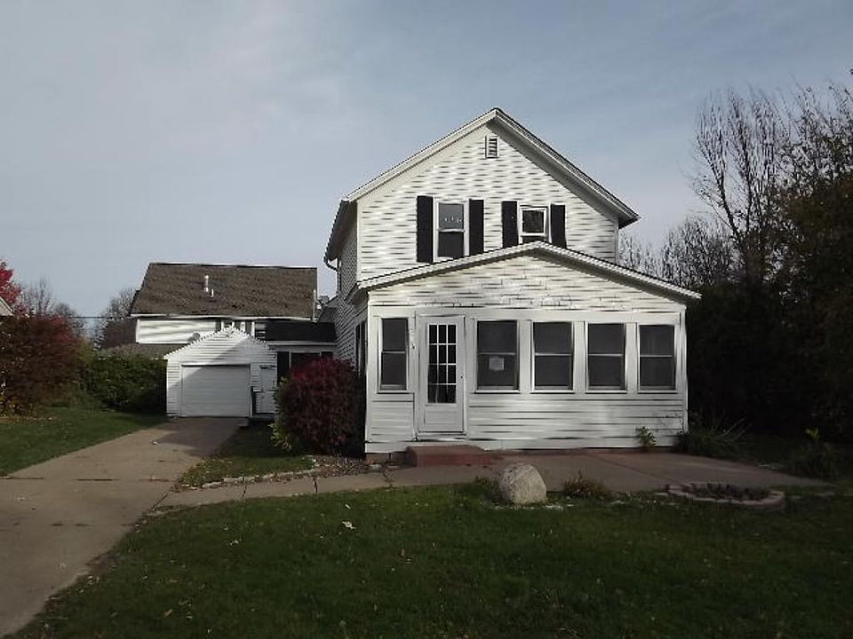 1st image of 216 Orleans St W