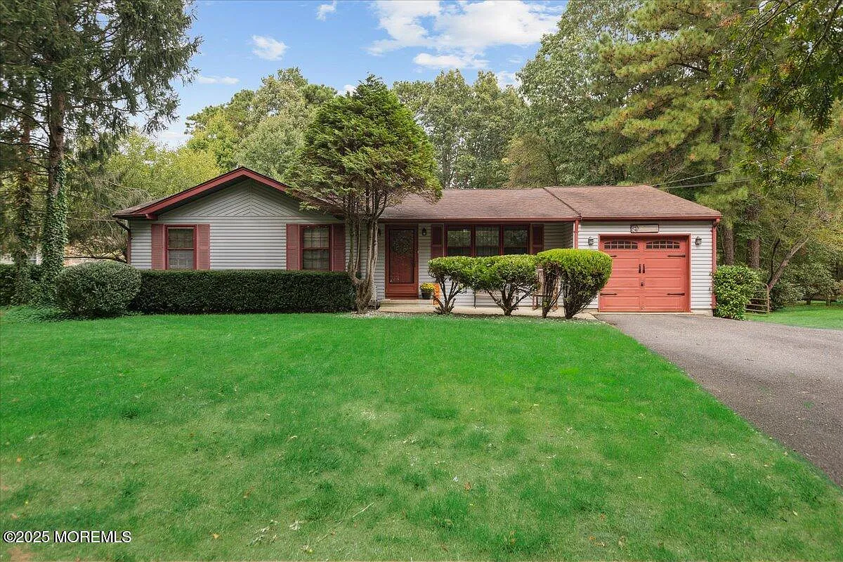 696 Anderson Road photo 1