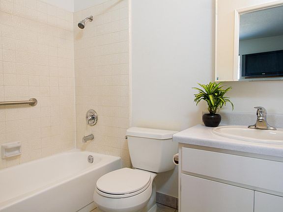 5th image of 5456 Hermitage Ave APT 2