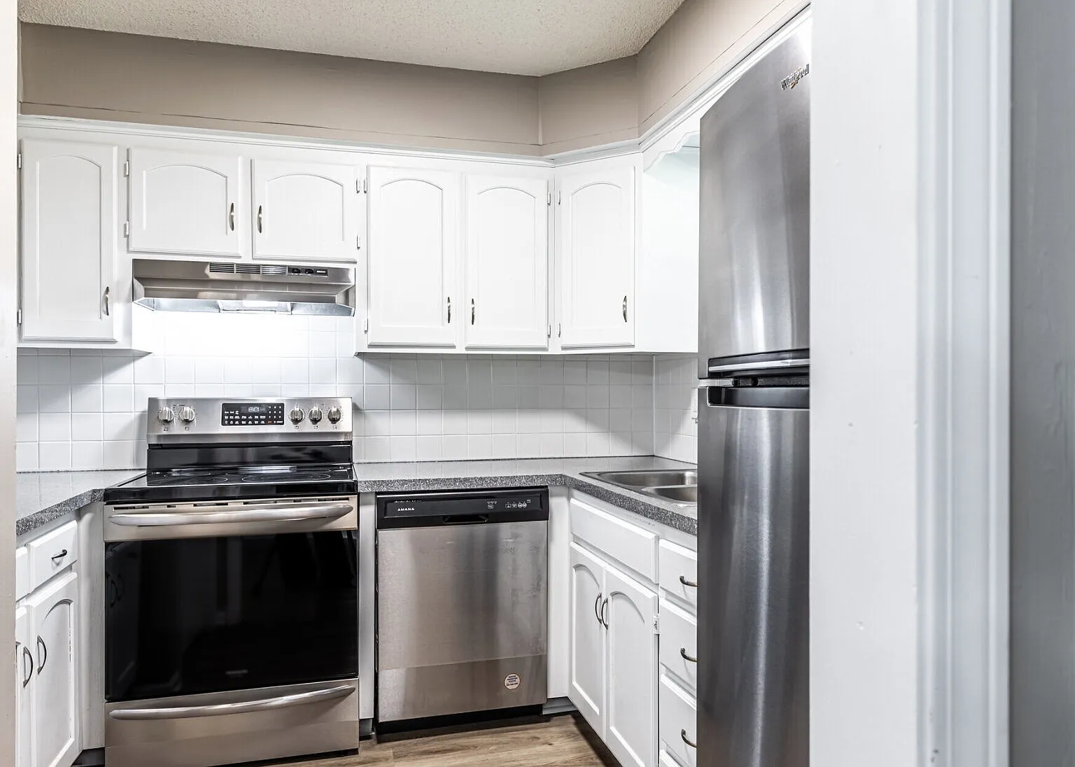 Holmesbrook Townhomes — Photo 1