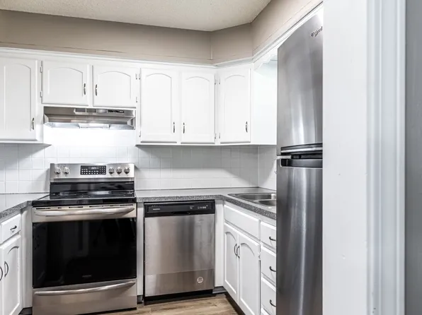 Holmesbrook Townhomes