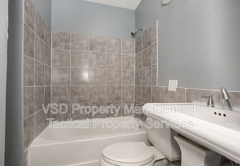 11429 Lardet Ave #UP — Photo 8