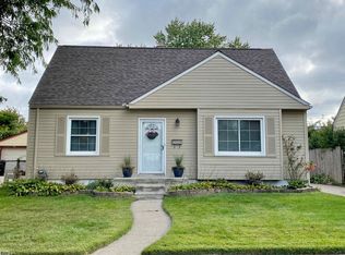 25226 Hayes Rd, Roseville, MI 48066