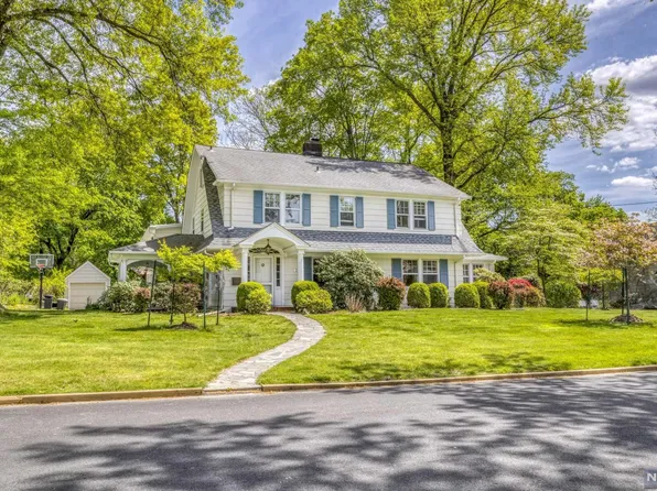 30 John St, Demarest, NJ 07627