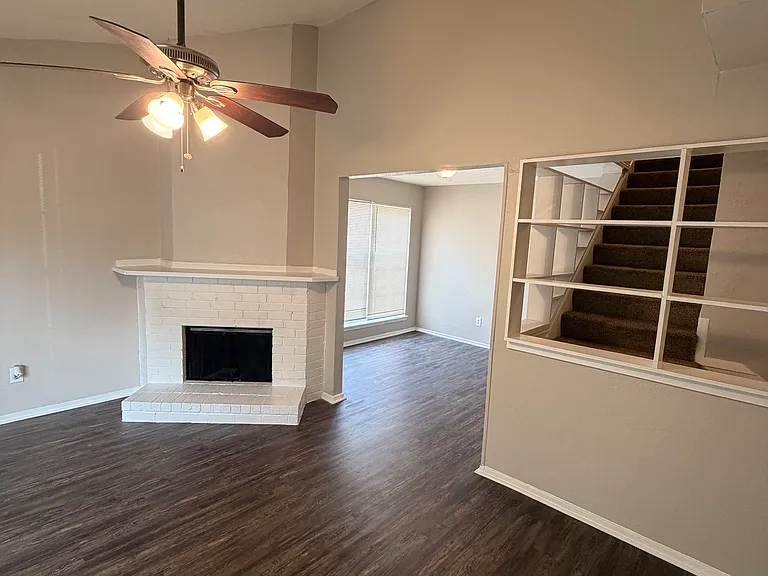 415 Stonehenge Dr — Photo 3