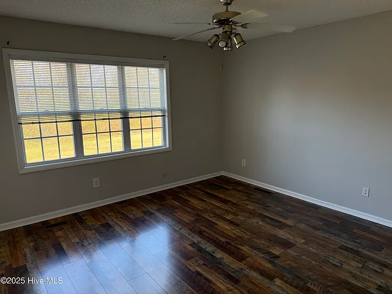 2355 Vineyard Dr #F2 — Photo 10