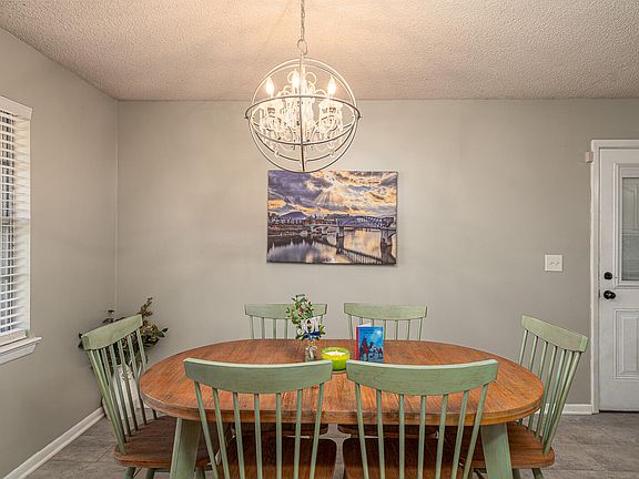 5th image of 155 Waverly Dr