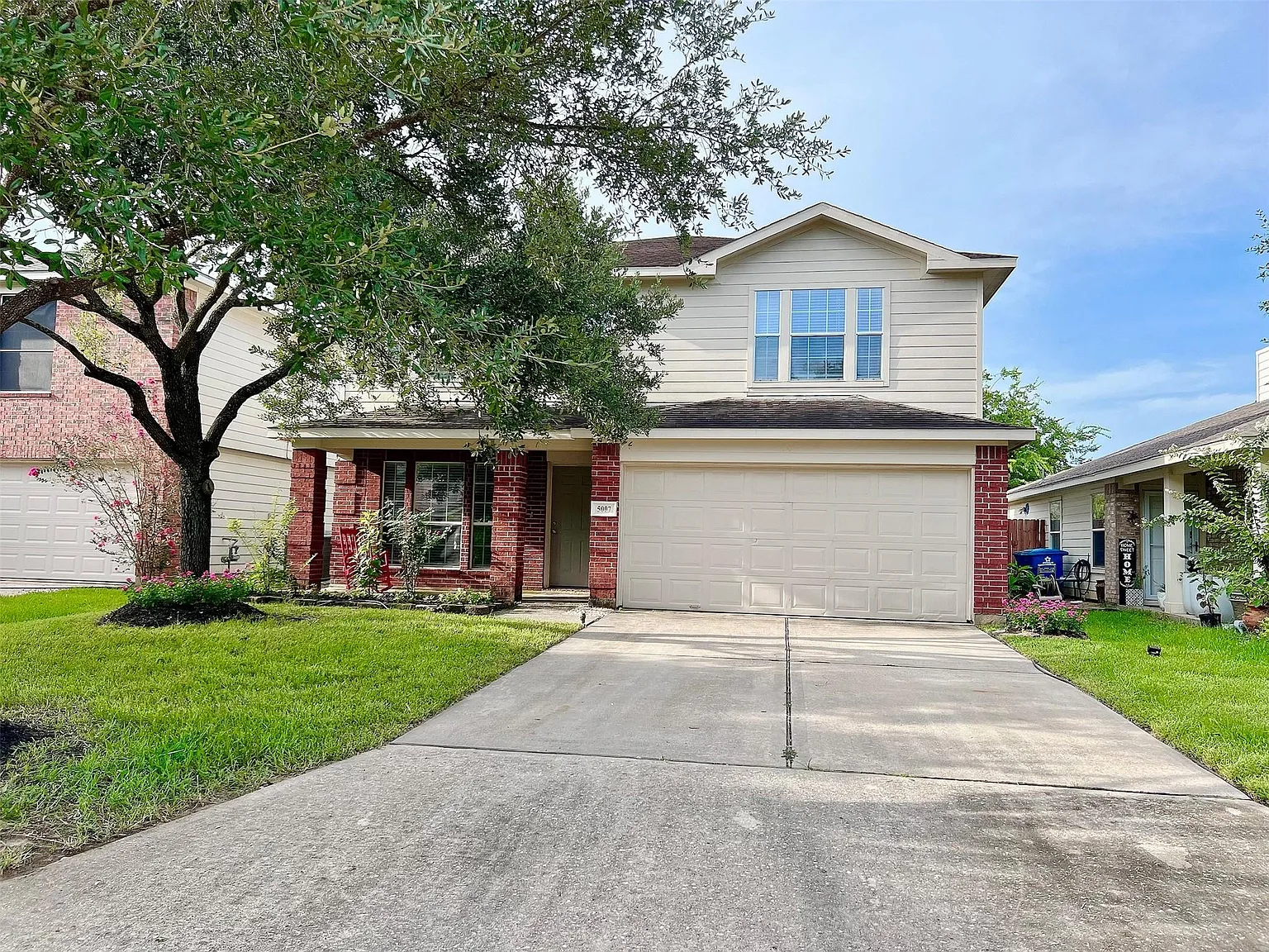 3 bed, 2.5 bath, 2079 sqft, $2,050 — Photo 1