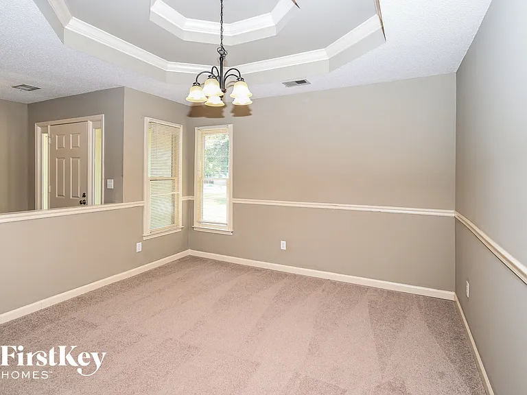 5802 Millers Pond Ln — Photo 4