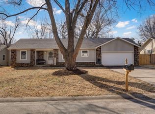 1052 E Oak Tree Lane, Springfield, MO 65810