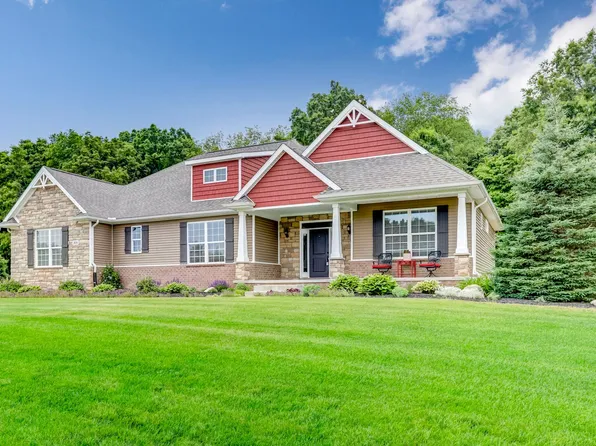 305 Abby Brook Ln, Howell, MI 48843