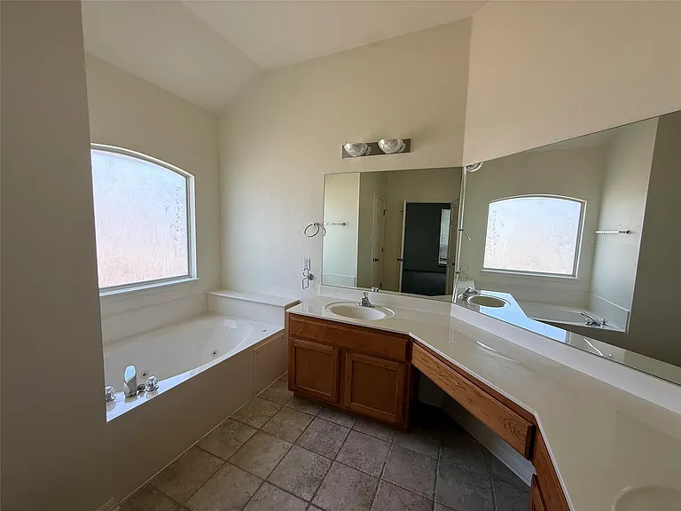 1511 Homewood Cir — Photo 13