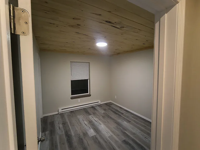 830 E River Rd — Photo 10
