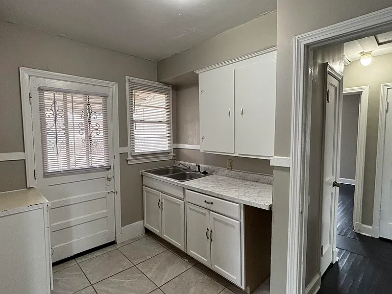 3732 Hazelwood Ave — Photo 3