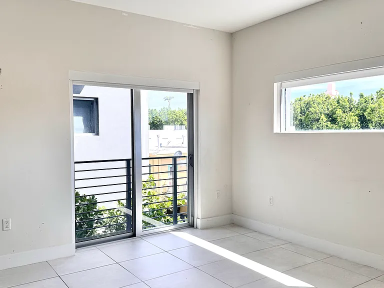 643 Jefferson Ave #9 — Photo 6