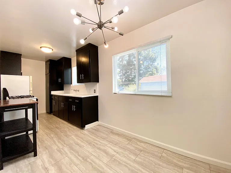 1211 Jefferson St — Photo 13
