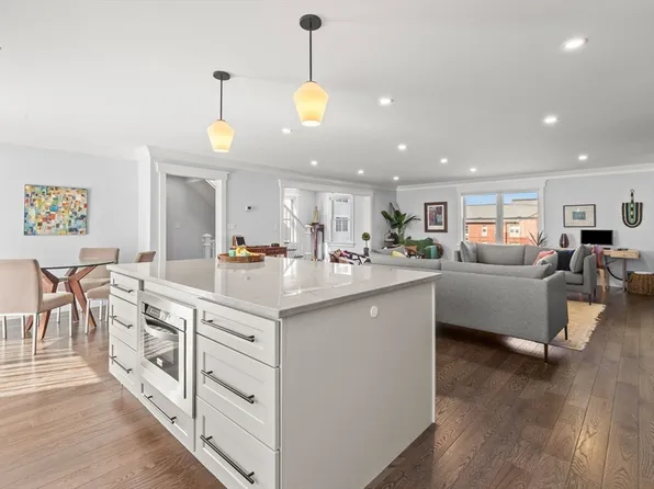 128 High St #5, Ipswich, MA 01938