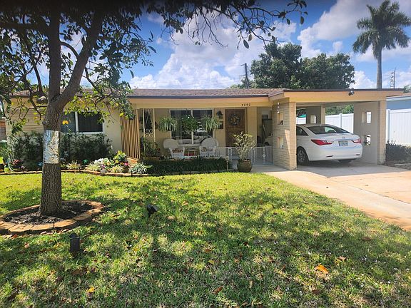3rd image of 3230 SW 17th Street