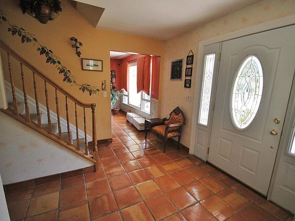 4th image of 870 Chivas Dr