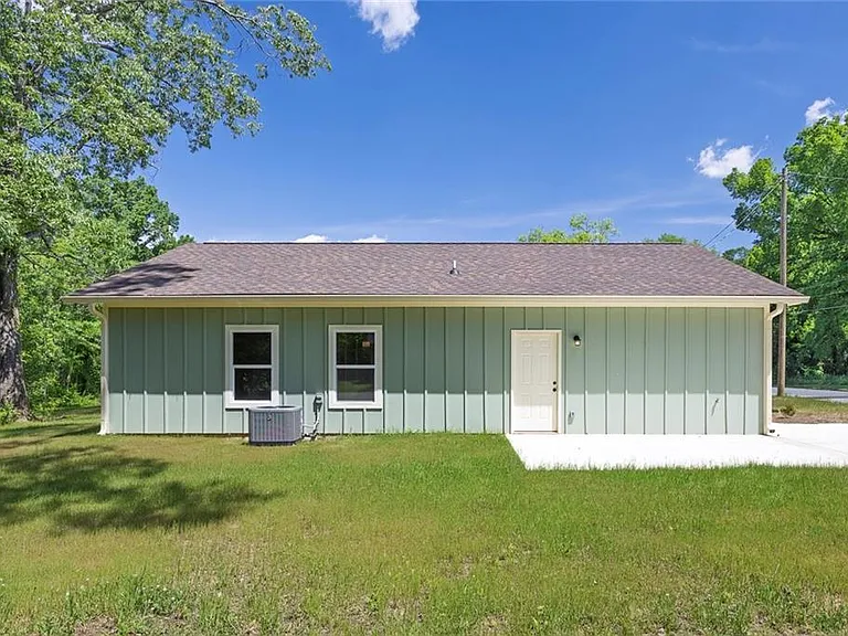 411 Hardy Ave SW — Photo 20