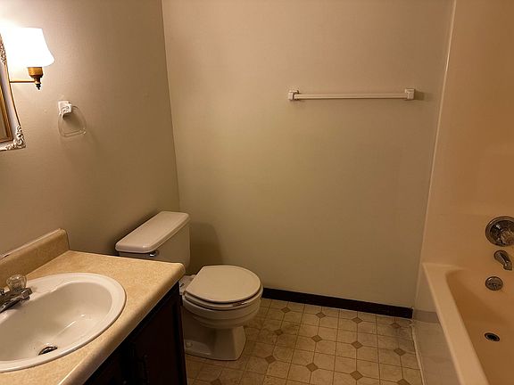 5th image of 631 E Waterloo Ct