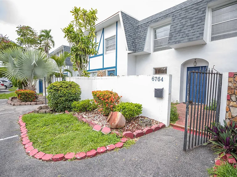 6764 SW 40th St #40 — Photo 4