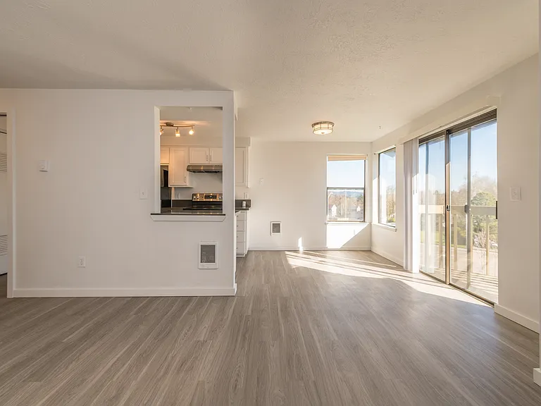 Hallwood Apartments — Photo 11
