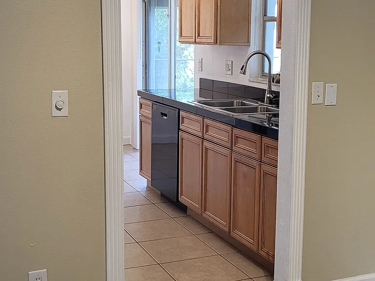 1480 Queen Anne Dr — Photo 22