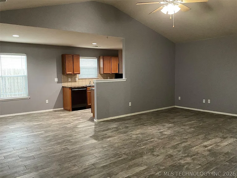 11120 N 143rd East Ave — Photo 4