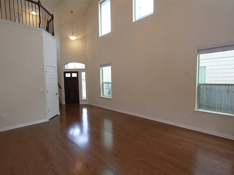 9304 Lost Bridge Ln — Photo 7